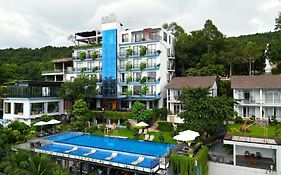 Tom Hill Resort & Spa